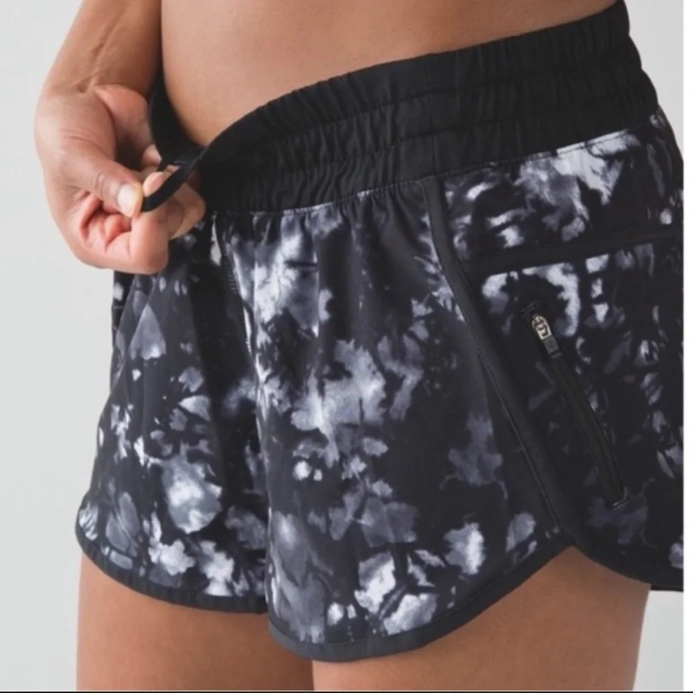 Lululemon Tracker Shorts IV Dusk Dye White Black 4